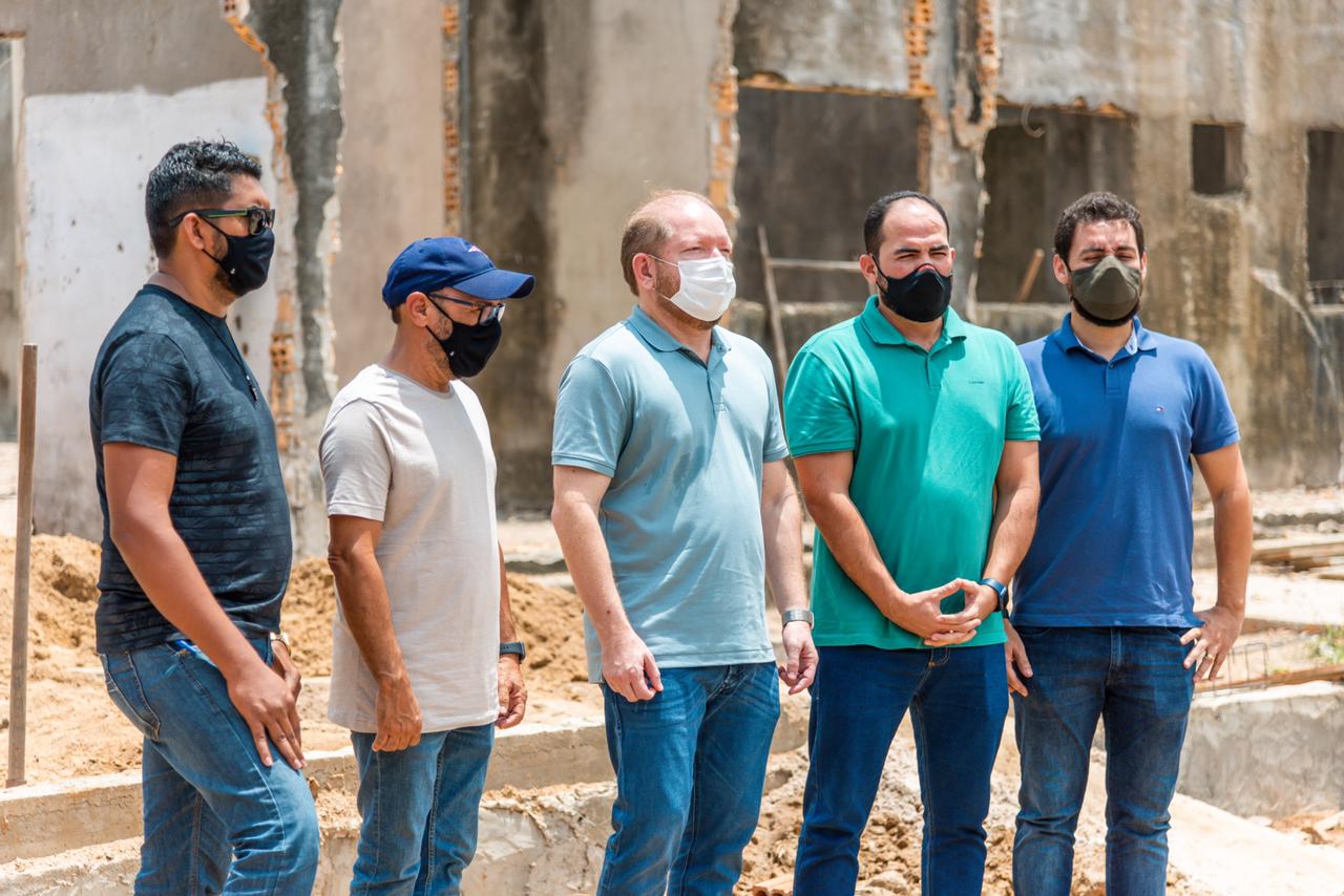 Othelino acompanha o andamento dos serviços de construção do Hospital Municipal de Turilândia 