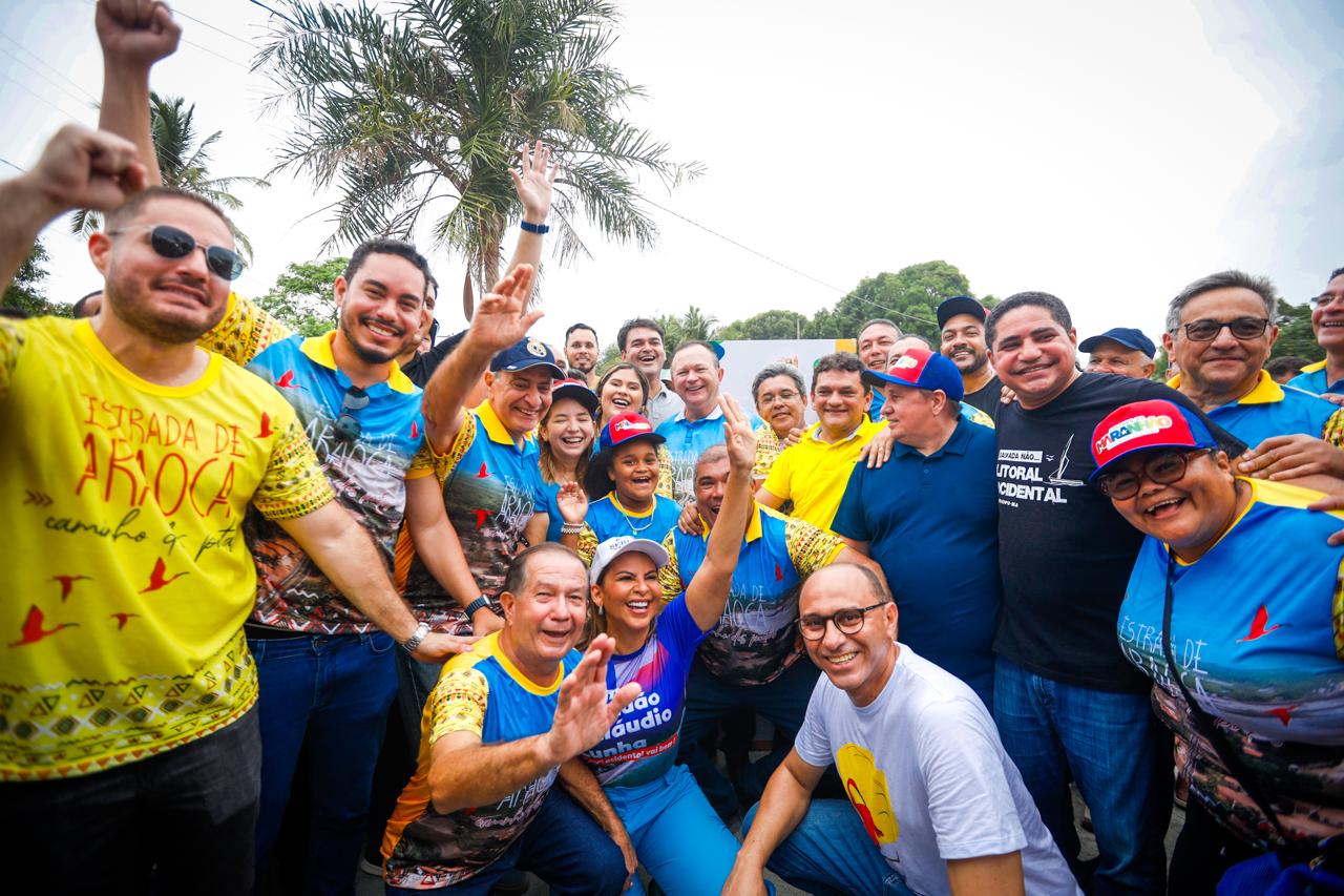 Zé Inácio, governador Carlos, presidente da Alema, Iracema Vale, e demais deputados celebram inauguração