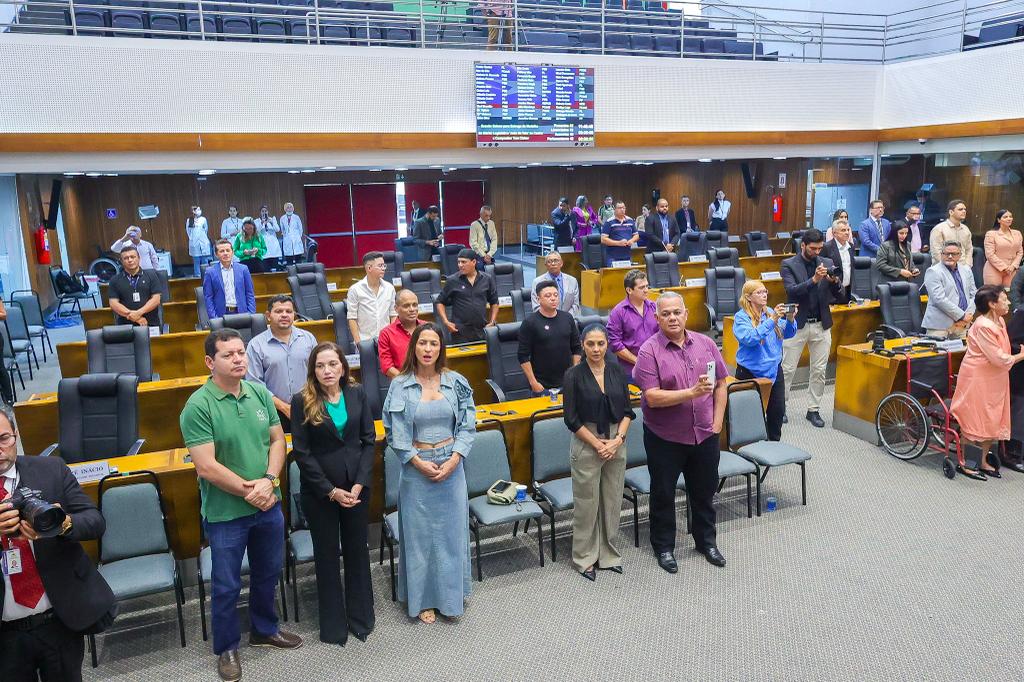 Sessão solene contou com a presença de autoridades, familiares, amigos e admiradores de Tom Cleber