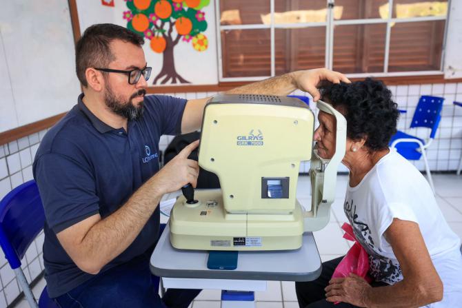 Milhares de pessoas recebem atendimento oftalmológico em ação promovida por Osmar Filho