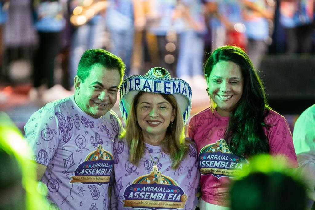 Presidente da Alema, Iracema Vale, com o deputado Antônio Pereira e a presidente do Gedema, Carol Duailibe 