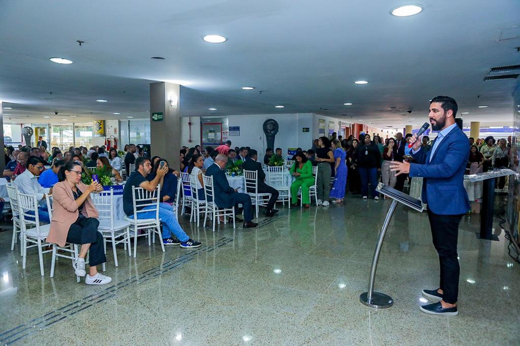 Anderson Marques, especialista em desenvolvimento social, ministrou palestra para servidores da Alema