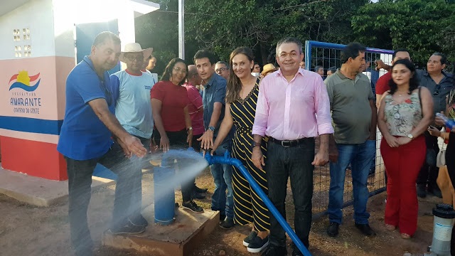 Antônio Pereira, prefeita Joice Marinho e outras lideranças politicas do município participaram da entrega do sistema