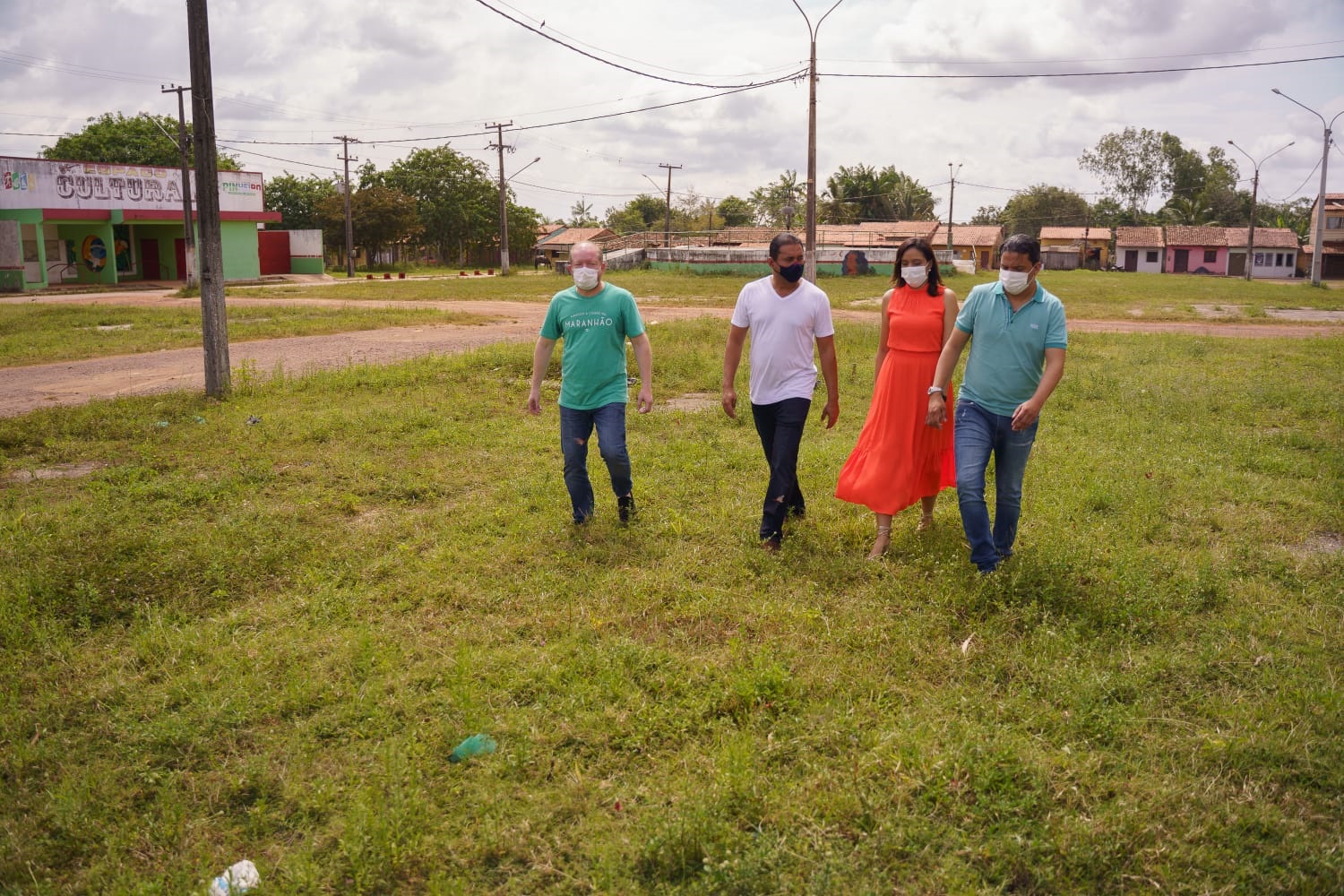 Comitiva visita a área onde será construída a nova unidade do Hospital Aldenora Bello em Pinheiro