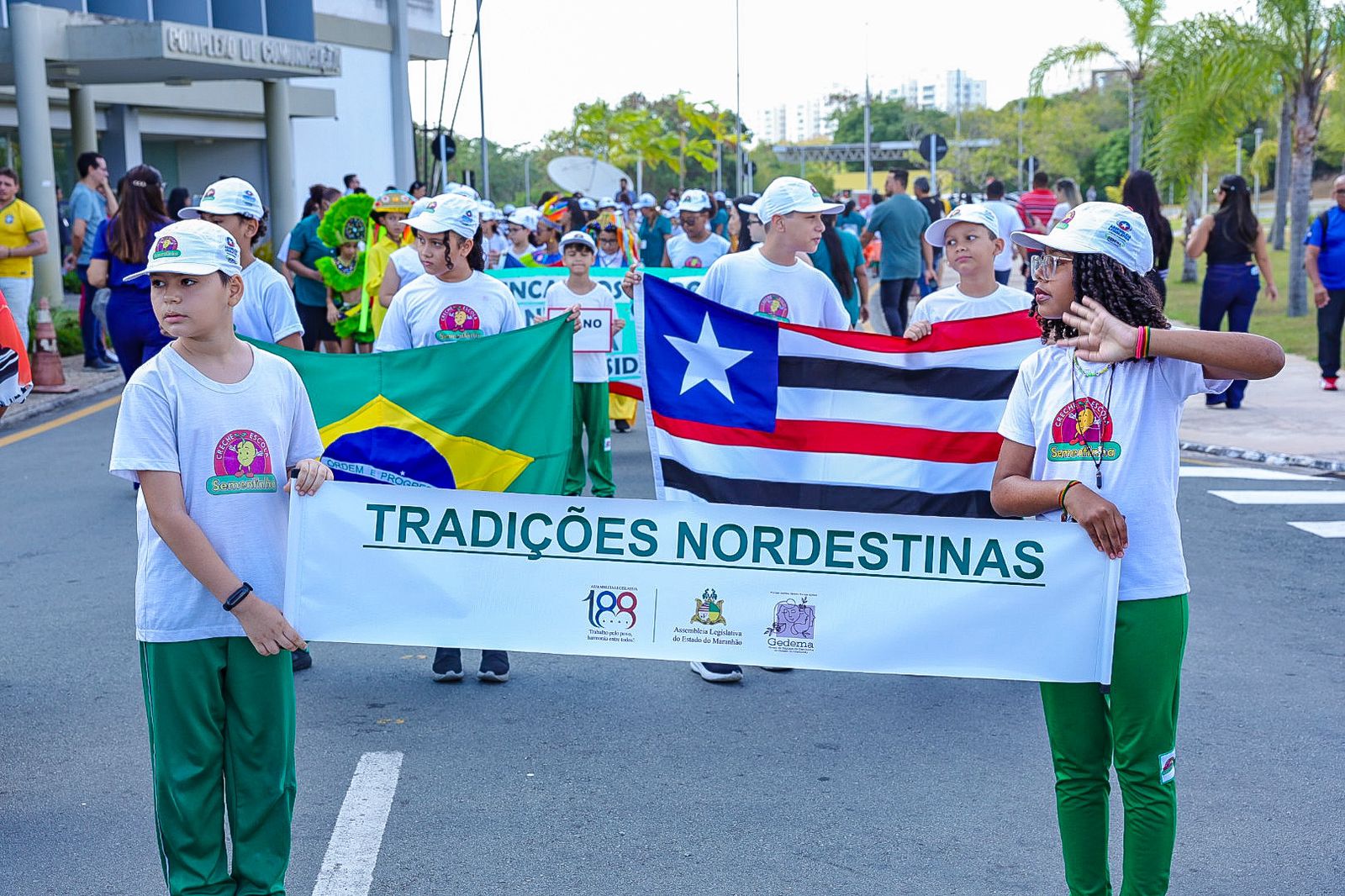 Alunos da Creche-Escola Sementinha durante desfile alusivo à Independência do Brasil