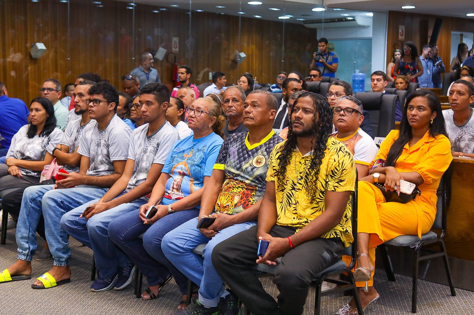 Representantes da comunidade católica e autoridades participaram da sessão especial