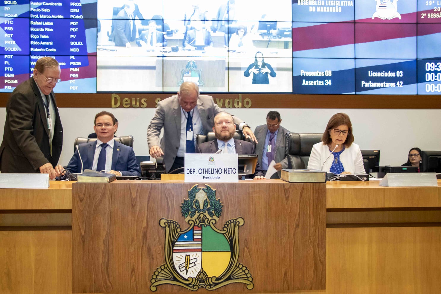 Mesa Diretora durante a sessão plenária desta quinta-feira, presidida pelo deputado Othelino Neto 