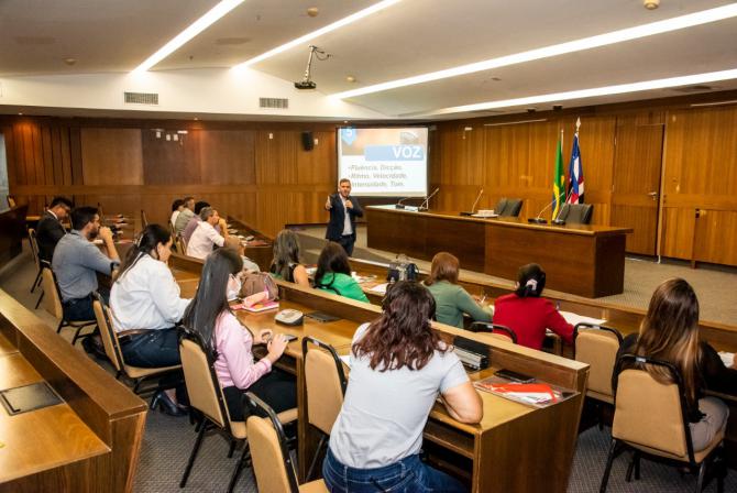 Escola do Legislativo inicia curso sobre liderança, comunicação e oratória