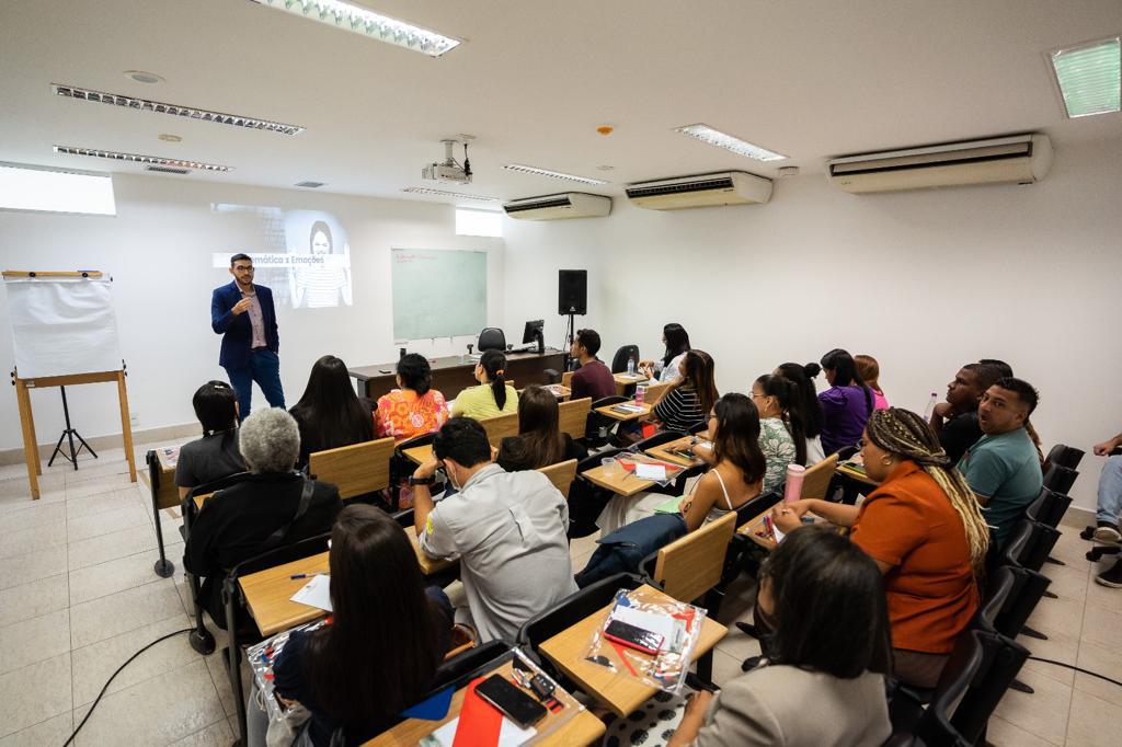 Escola do Legislativo promove curso sobre educação financeira