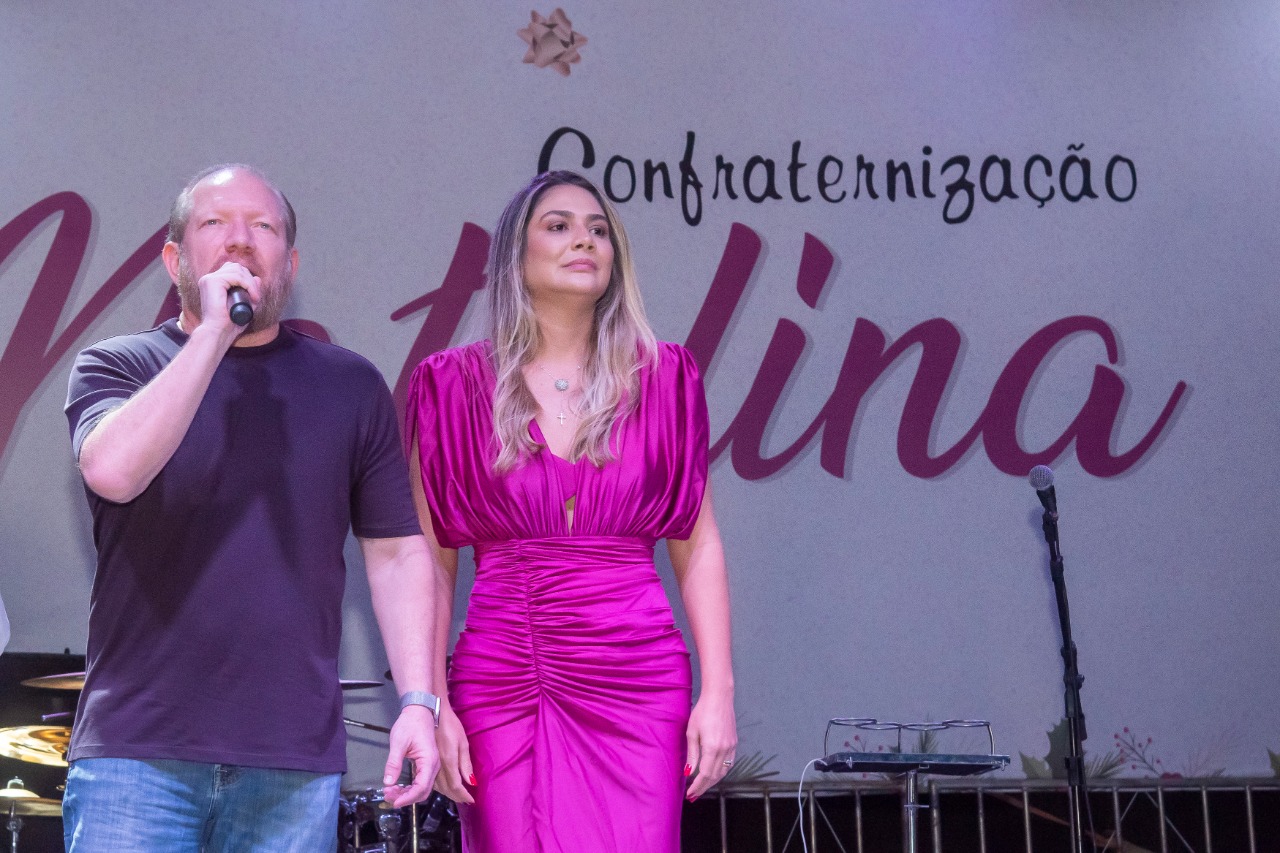 Presidente da Assembleia, deputado Othelino Neto, ao lado da presidente do Gedema, Ana Paula Lobato, dá as boas-vindas aos servidores no início do evento