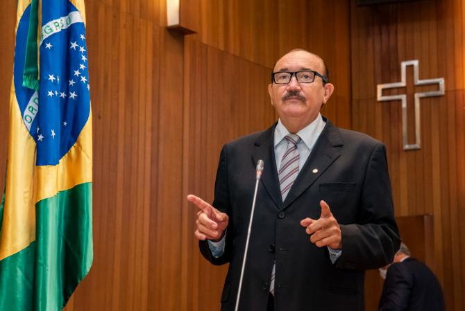 César Pires renova pedido de informações sobre obras do governo à Sinfra