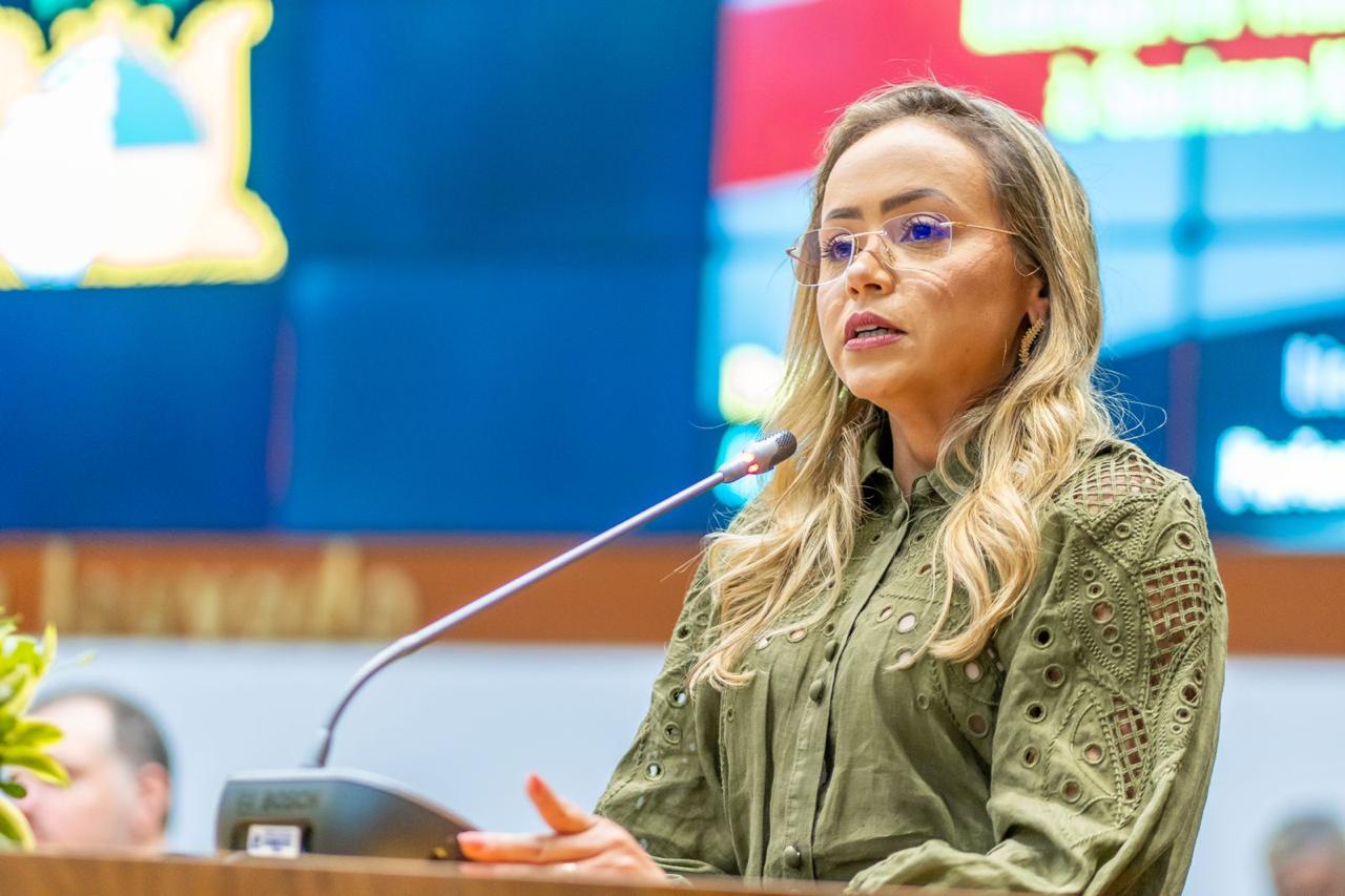 Kelly Carvalho agradeceu a deferência do Poder Legislativo e disse se sentir muito feliz em ser adotada como \"filha\" do Maranhão