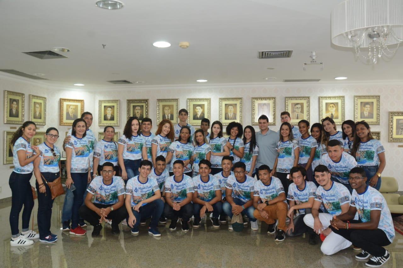 Presidente em exercício Glalbert Cutrim recepciona alunos do Colégio Pinheirense