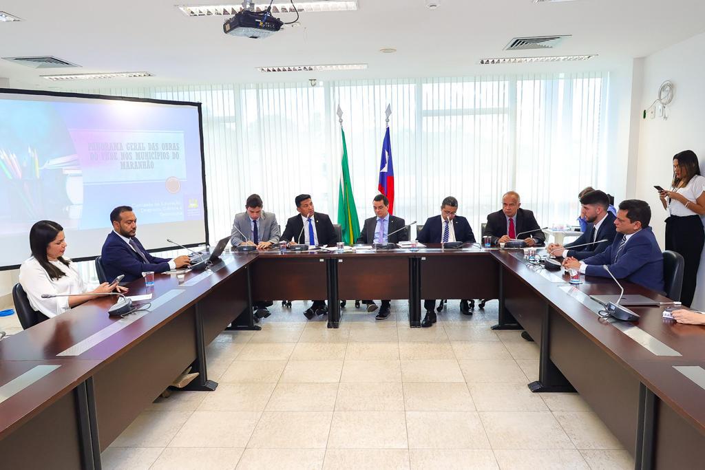 Comissões de Obras, Meio Ambiente e Educação discutem com Famem situação de obras paralisadas