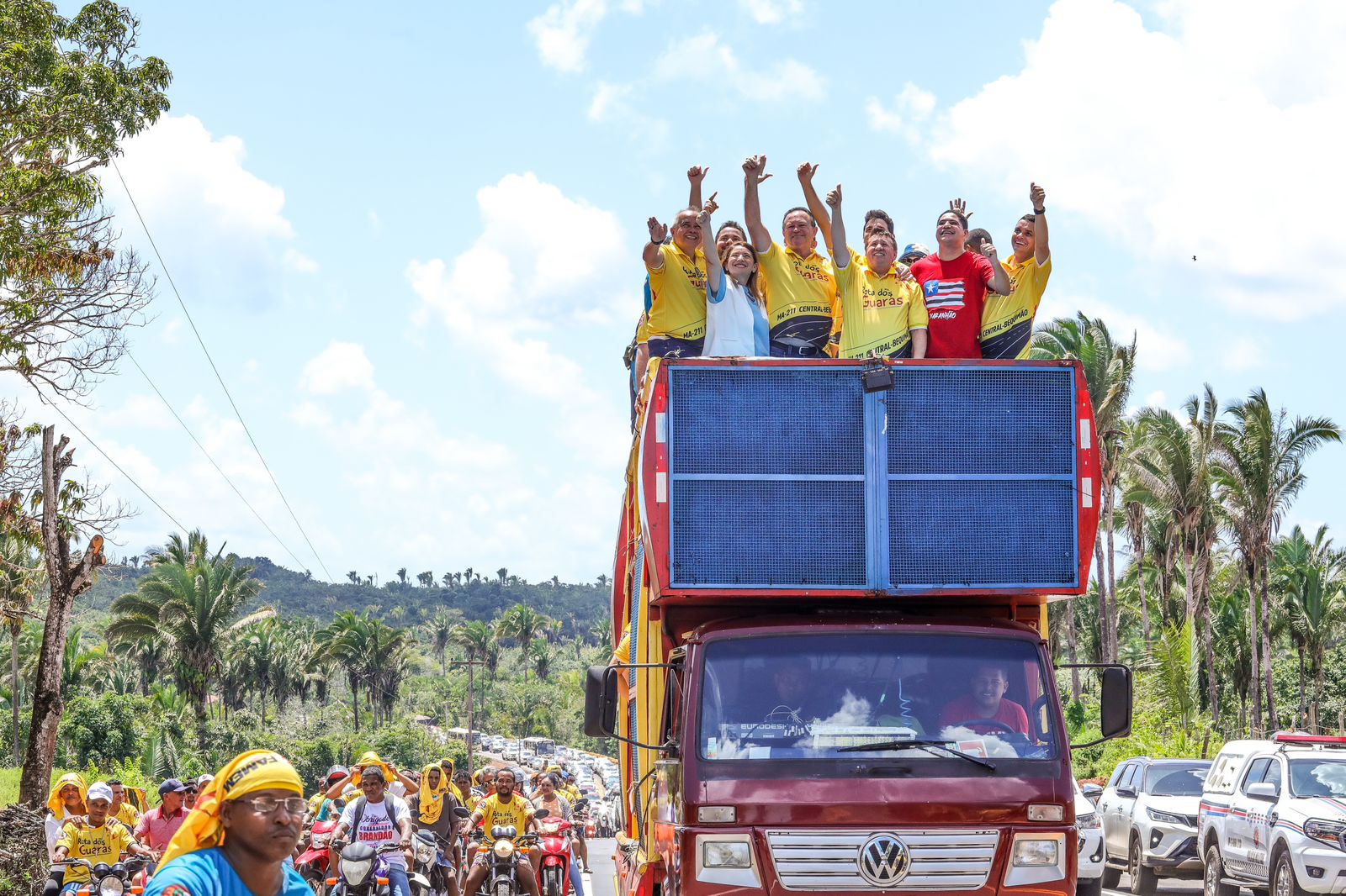 Autoridades participaram de grande carreata e motociata foi realizada na MA-211