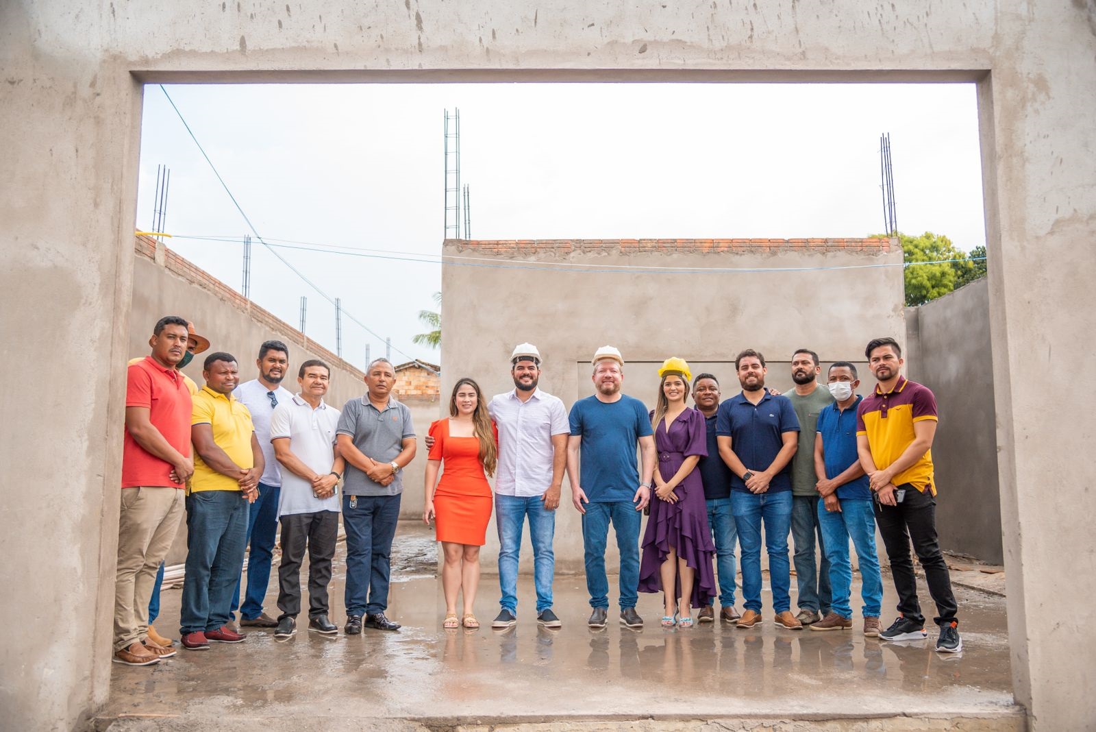 Othelino vistoria obras do Hospital Municipal Pedro Lucas Dias Fonseca, ao lado do prefeito Paulo Curió, da vice Janaína Lima e de vereadores