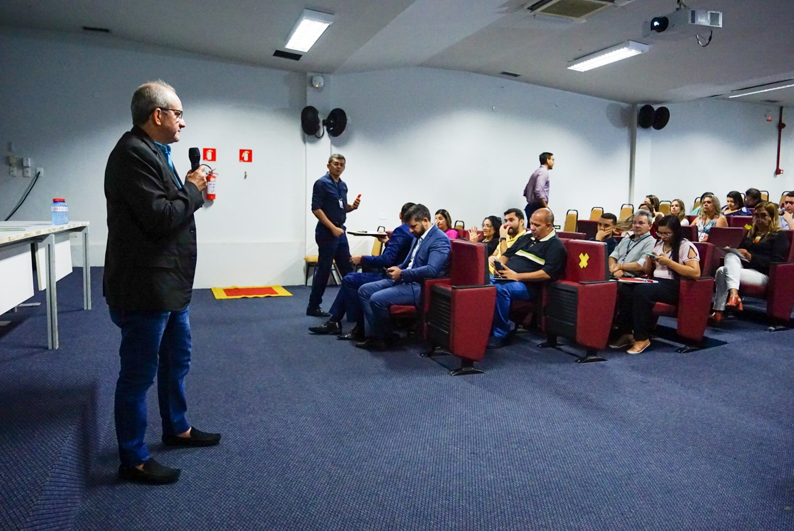  O diretor geral da Assembleia, Valney Pereira, que abriu o curso, ressaltou o vanguardismo do Poder Legislativo Estadual 