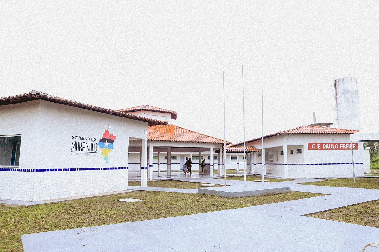 A escola beneficiará mais de 300 estudantes com seis salas de aula, biblioteca, sala de professores, cozinha, entre outros ambientes 