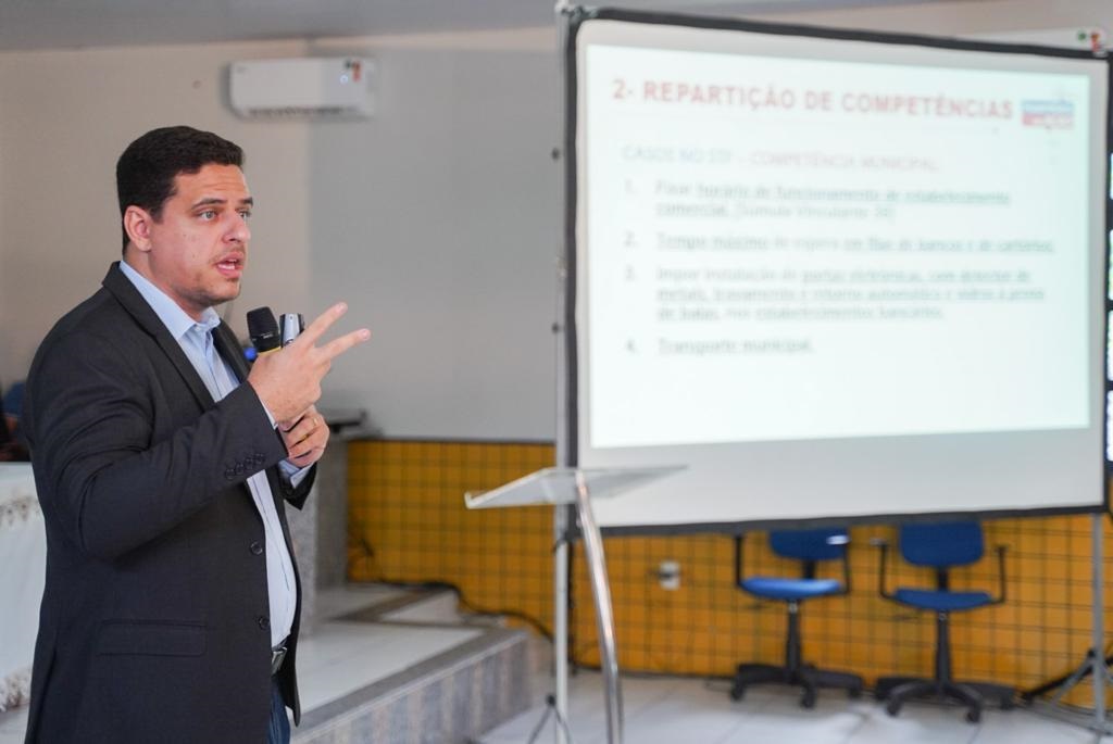 Consultor legislativo constitucional da Assembleia, Anderson Rocha, proferiu a palestra ‘Processo Legislativo’