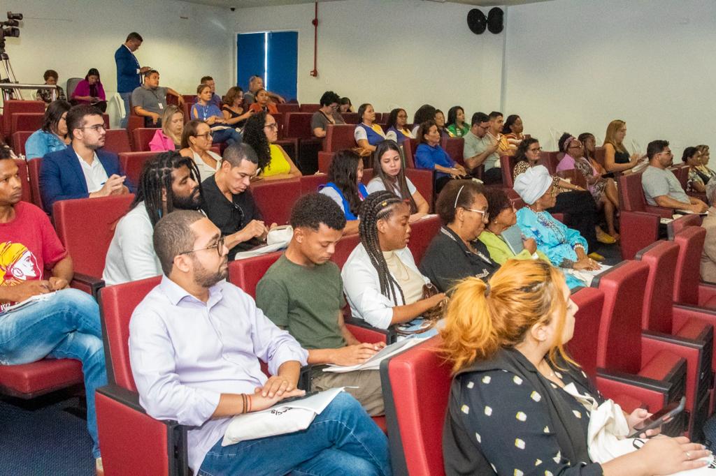  Participaram representantes de órgãos governamentais e não governamentais e de entidades e movimentos da sociedade civil organizada.
