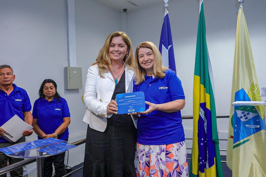 Iracema Vale é homenageada com placa “Deputada Municipalista” concedida pela UNEPP 