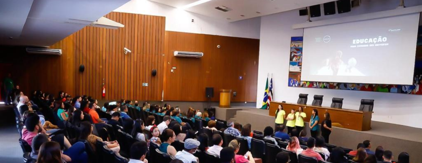 Creche-Escola Sementinha realiza reunião com pais de alunos sobre início do ano letivo