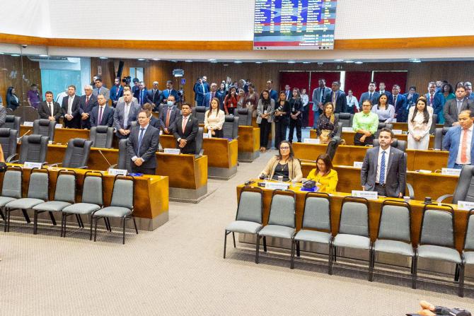 Deputados fazem minuto de silêncio pelo falecimento do vereador Sargento Oliveira, de Santa Inês