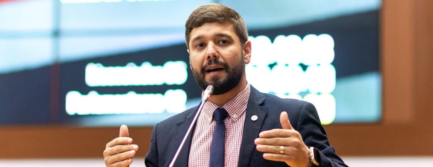 Deputado Ricardo Seidel afirma que Alema realiza feito histórico ao dar posse a vereador licenciado do cargo
