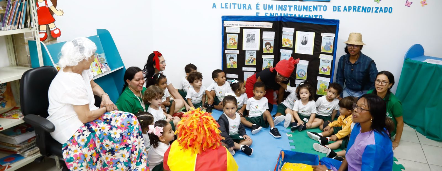 Alunos da Creche-Escola Sementinha têm manhã educativa no Dia Nacional do Livro Infantil