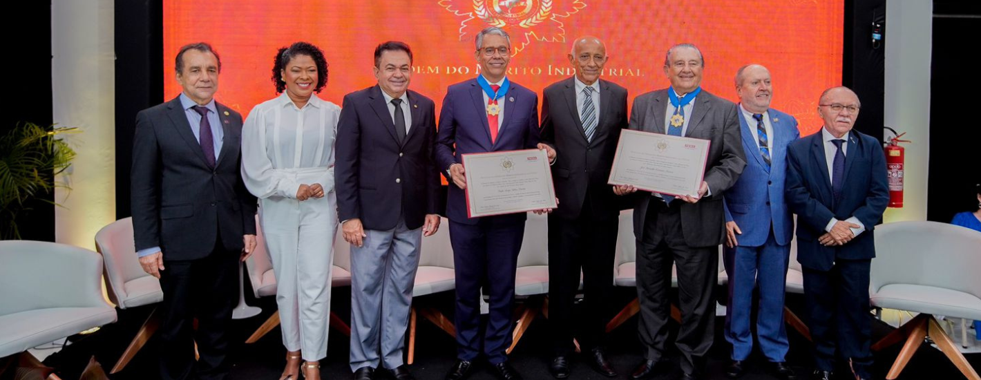 Antônio Pereira participa de solenidade de entrega da Medalha da Ordem do Mérito Industrial da Fiema