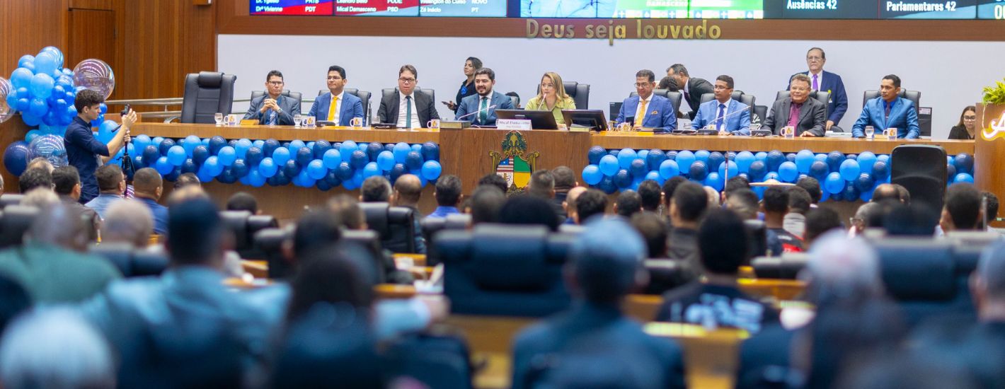Sessão solene comemora Dia da Família em ato proposto pela deputada Mical Damasceno