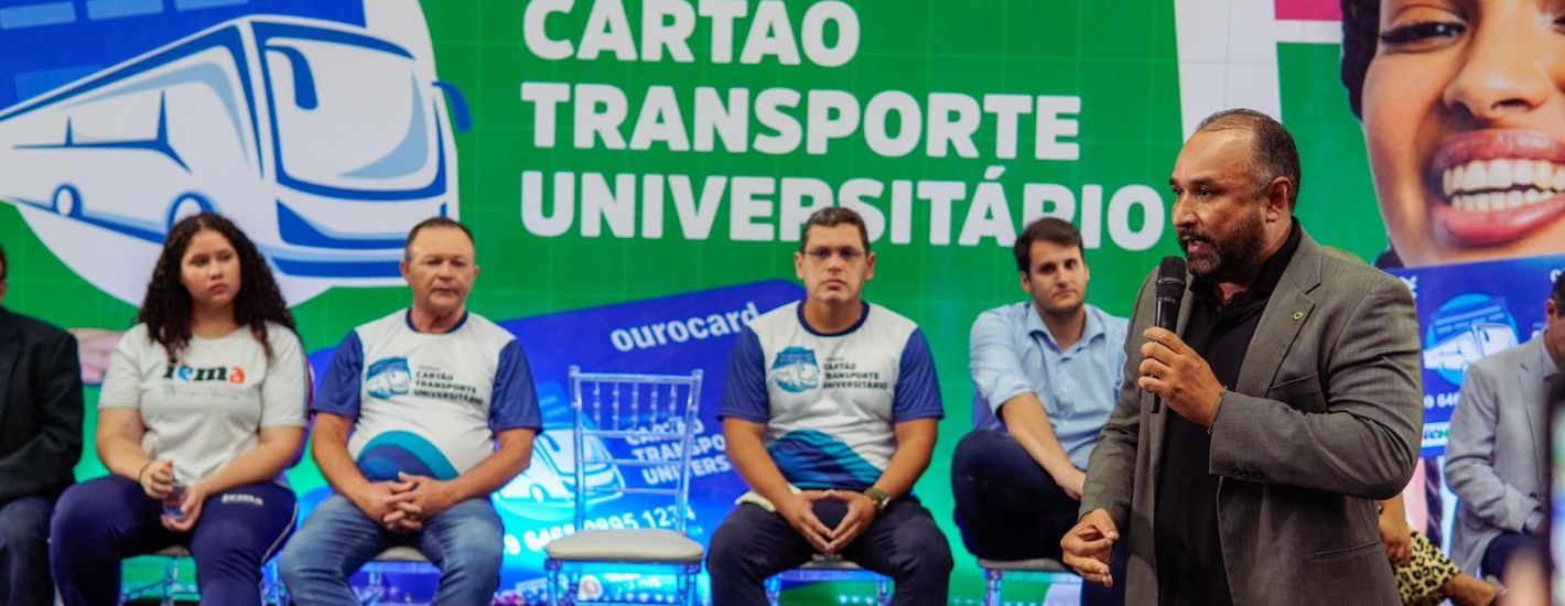 Deputados participam da entrega do Cartão Transporte Universitário a mais de 5 mil estudantes
