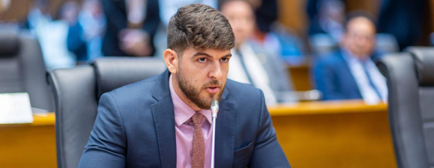 Deputado Davi Brandão solicita ao governo reforma de escolas em Formosa da Serra Negra