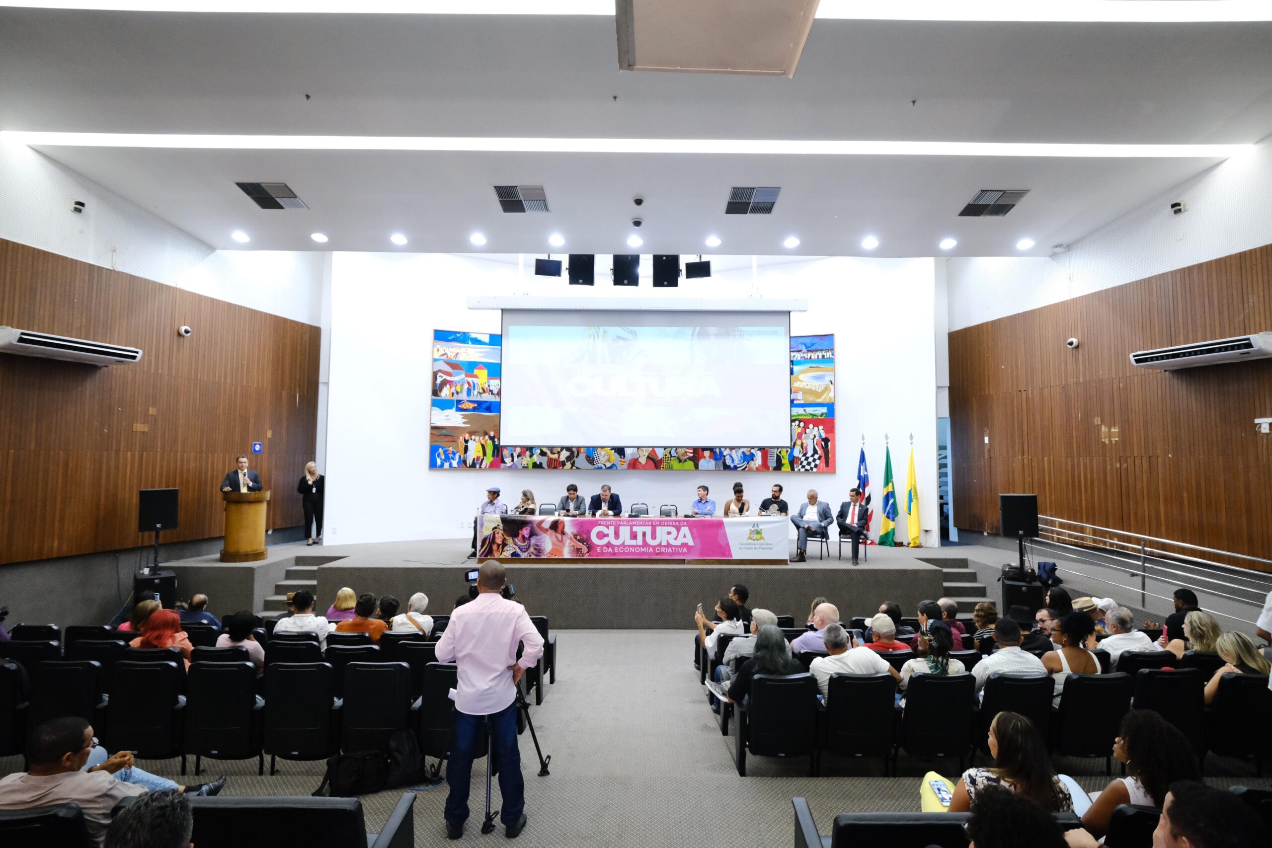 Fazedores de cultura comemoram instalação da Frente Parlamentar em Defesa da Cultura