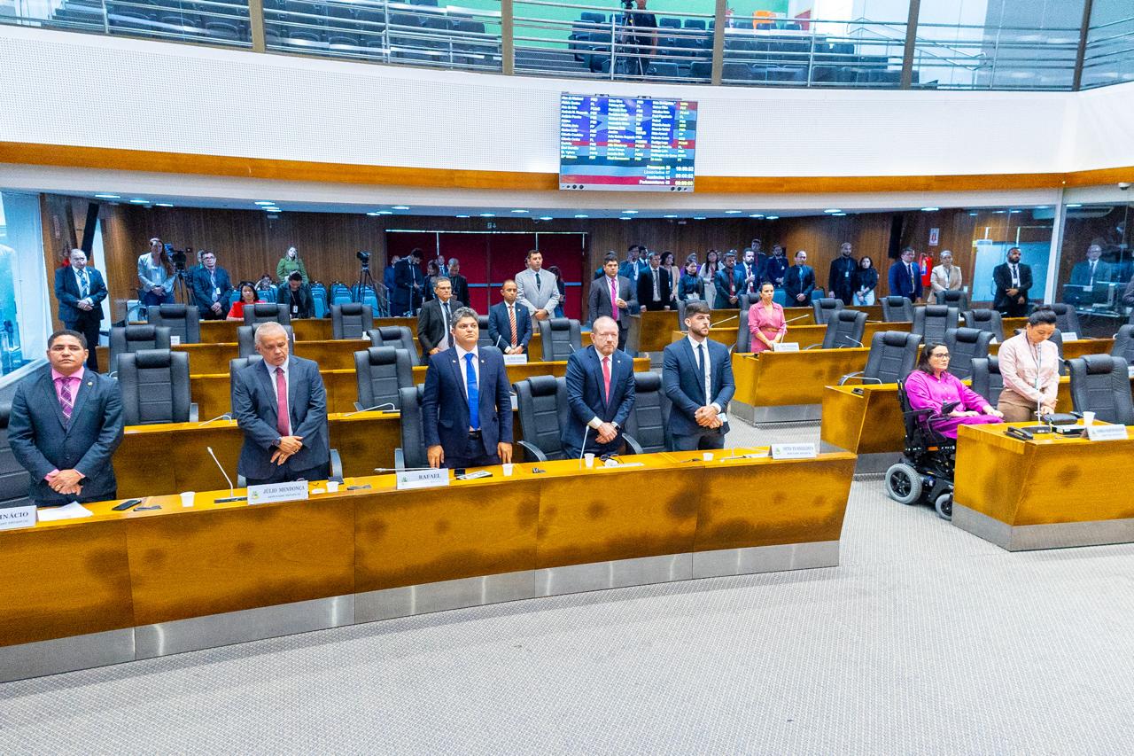 Assembleia Legislativa faz minuto de silêncio em memória de dona Eunice Honaiser