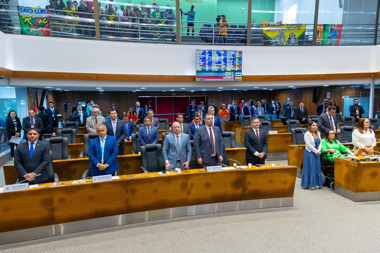 Deputados homenageiam assessor parlamentar, adolescente e motorista de aplicativo