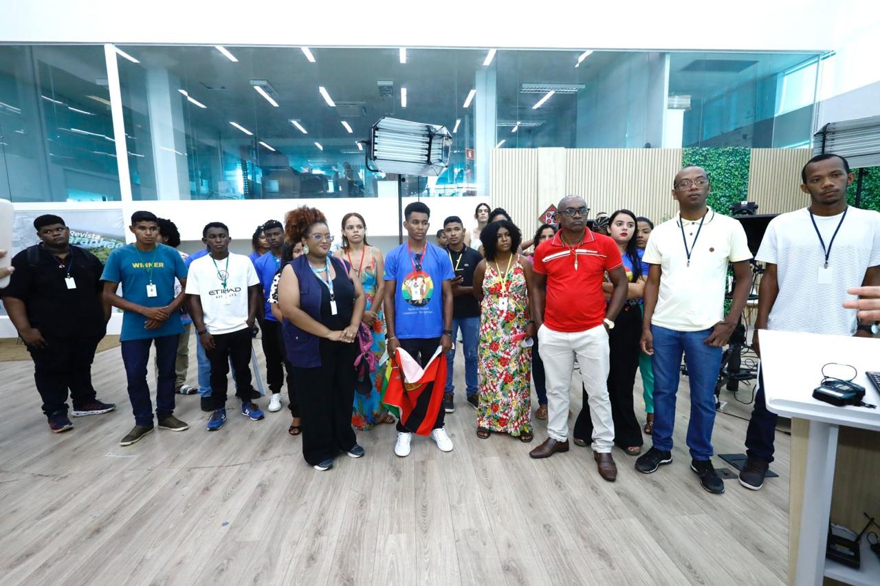 Jovens de comunidades quilombolas visitam Complexo de Comunicação da Alema