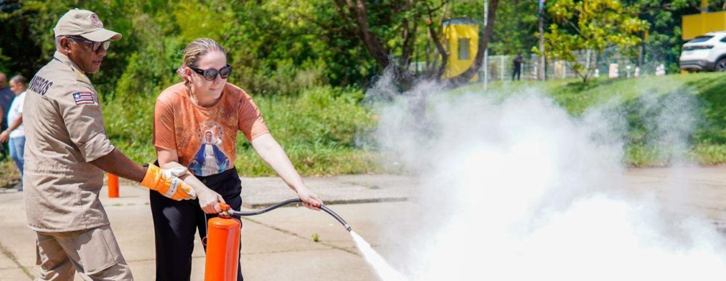 Comerciantes que atuarão no Arraial da Assembleia recebem treinamento de combate a incêndio