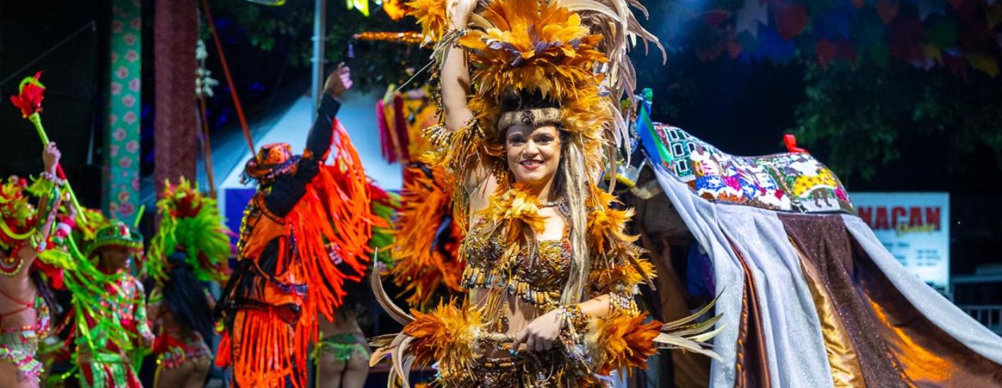 Multidão acompanha abertura oficial do Arraial da Assembleia