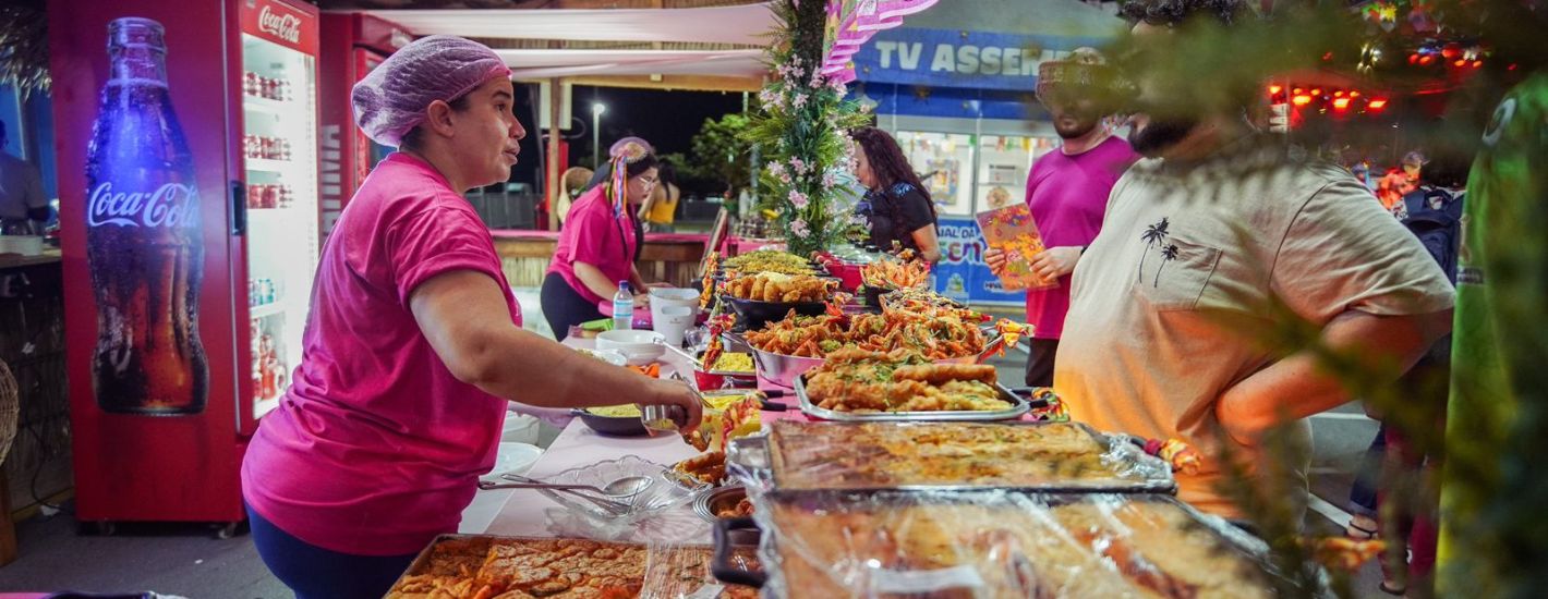 Participantes elogiam variedade culinária e geração de renda no Arraial da Assembleia