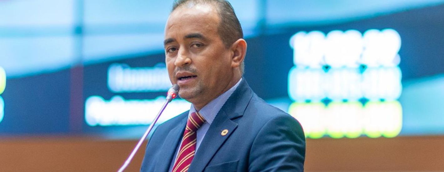 Aluízio Santos solicita investimentos na educação para o Baixo Parnaíba