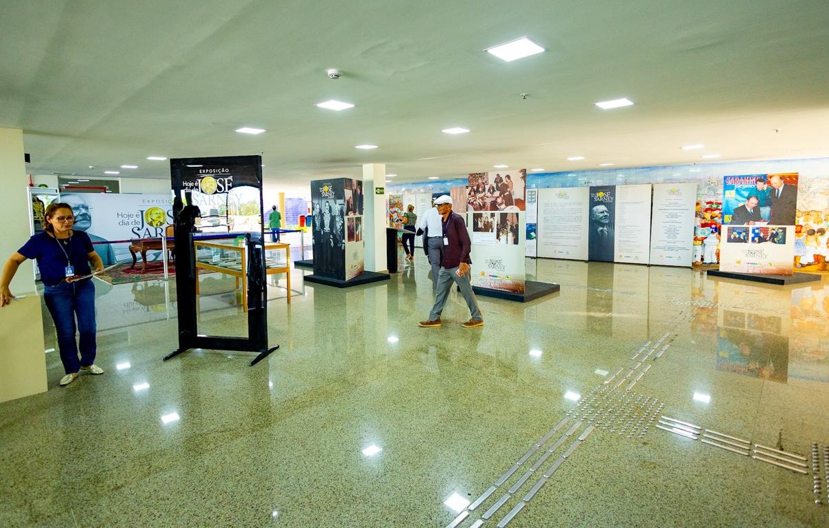 Exposição “Hoje é dia de… José Sarney” continua aberta à visitação na Assembleia Legislativa