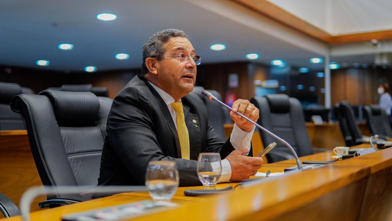 Jota Pinto cobra “oposição responsável” de Othelino Neto