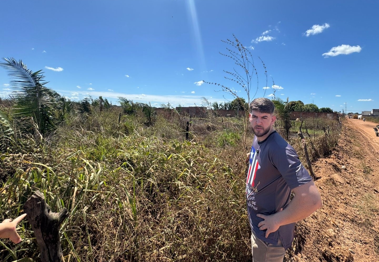 Deputado Davi Brandão visita local de futuro abrigo de proteção animal em Bacabal