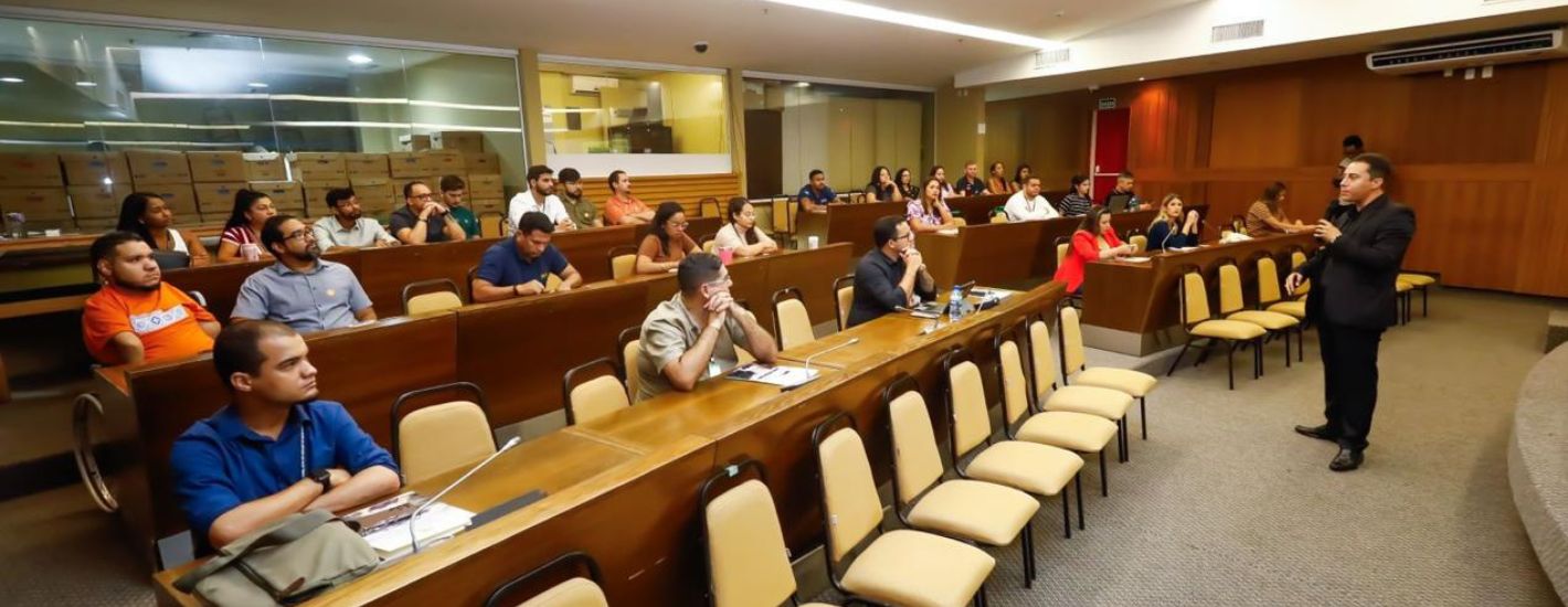 Escola do Legislativo promove curso de Marketing Político
