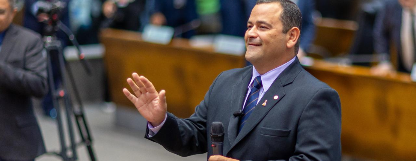 Vinícius Louro assume mandato de deputado na Assembleia Legislativa