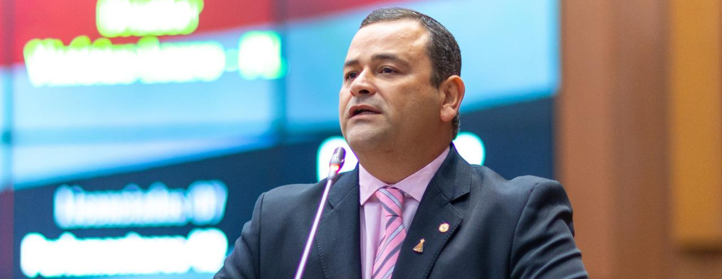 Vinícius Louro ressalta problema de abastecimento de água no município de Pedreiras