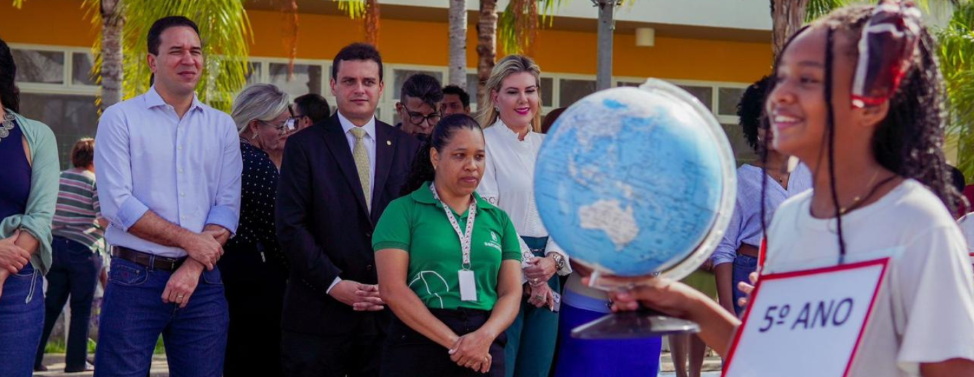 Alunos da Creche-Escola Sementinha brilham em desfile cívico com tema ‘O Universo’ 