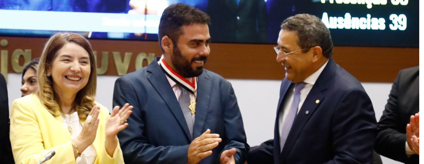 Dudu Diniz é homenageado com a Medalha Manuel Beckman na Assembleia Legislativa