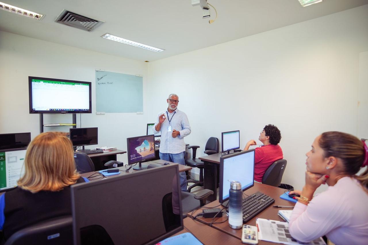 Escola do Legislativo inicia novas turmas do Curso de Excel Básico